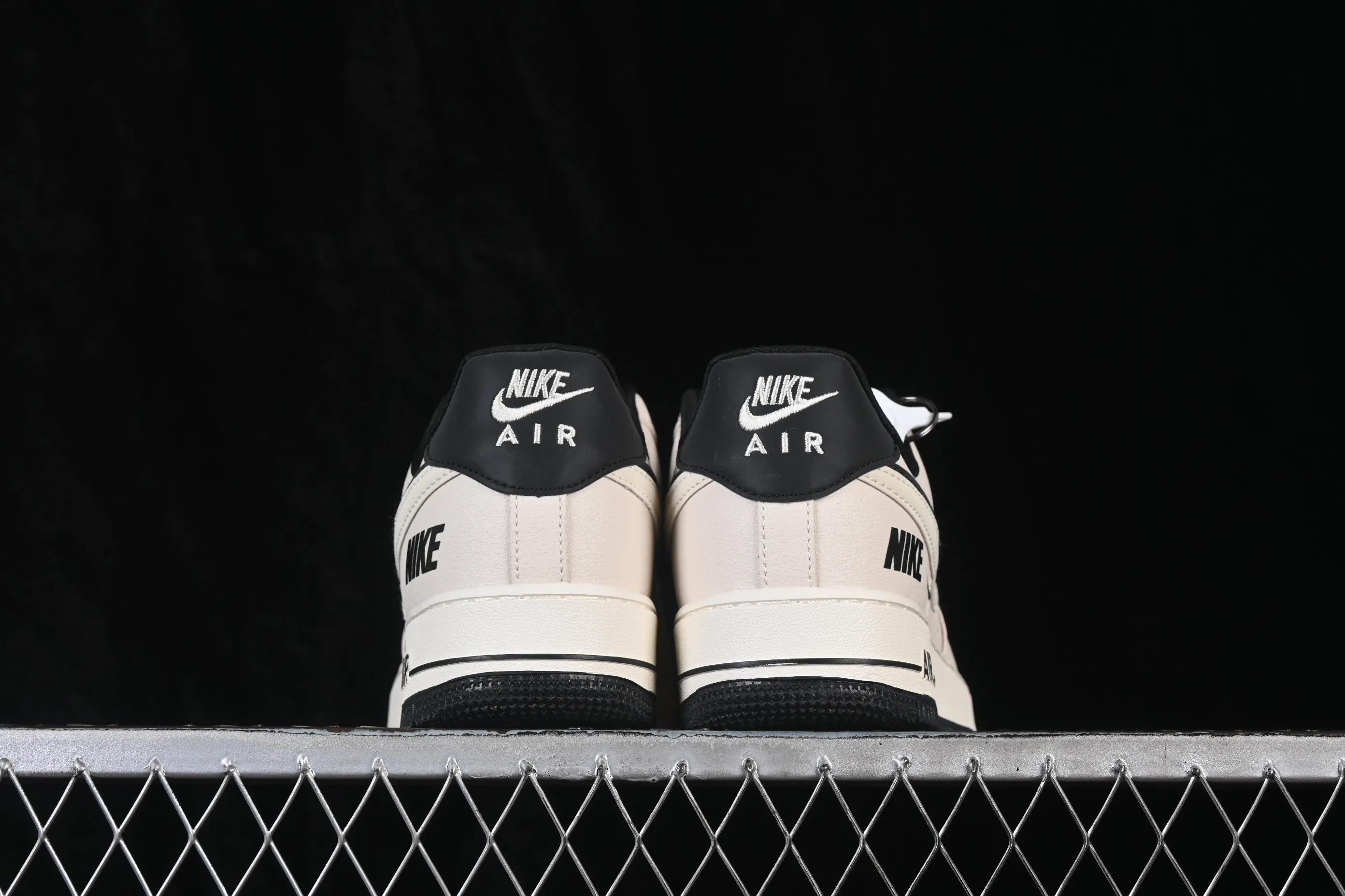 All categories Nk Air Force 1 Air Force series Nk Air Force 1 Low Air Force low-top Nike Air Force 1'07 Low small hook embroidery Air Force 1 low-top casual sneakers DF0188-139